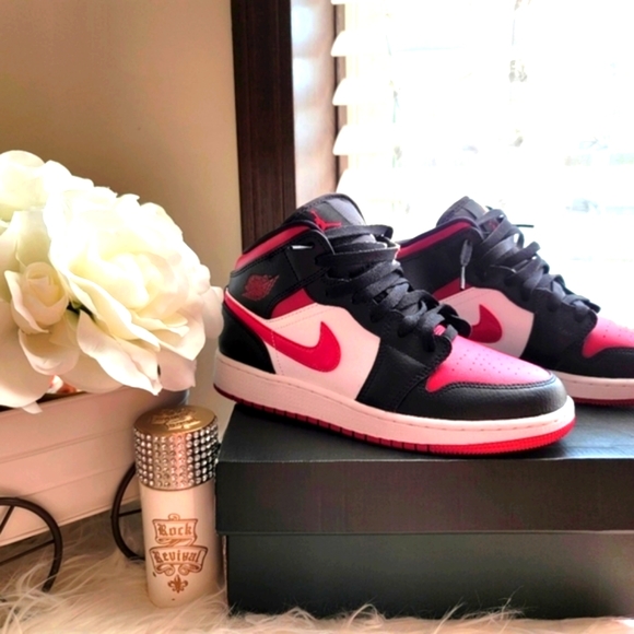 Nike Air Jordan 1 Mid (GS) " bred toe" 5.5 youth - Picture 12 of 13